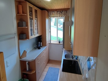 Propriété, Fenêtre, Design Intérieur, Bois, Sol, Sol, Cabinetry, Comptoir, Dur