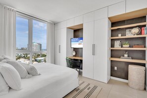 2 bedrooms, iron/ironing board, WiFi, bed sheets - Luxury Resort Style Condo - No Resort Fee! (Fort Lauderdale)