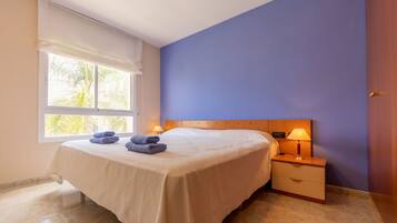 2 slaapkamers, een strijkplank/strijkijzer, reisbedje, gratis wifi