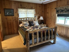 3 bedrooms, travel cot, free WiFi, bed sheets - Make memories at this Big Chetac Lake Cottage (Birchwood)