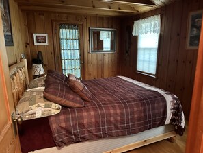 3 bedrooms, travel cot, free WiFi, bed sheets