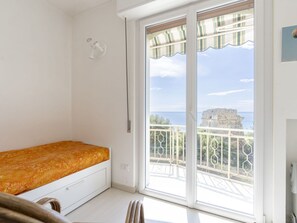 2 bedrooms, travel crib, free WiFi - Nice apartment for 4 people with A/C, WIFI and balcony (Sanremo)