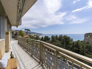 Property grounds - Nice apartment for 4 people with A/C, WIFI and balcony (Sanremo)