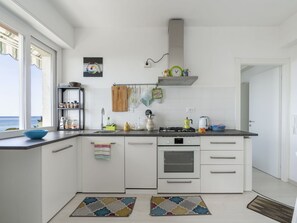 Horno, lavavajillas, tostadora y periquera 