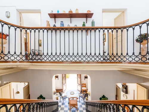 Stunning private villa for 12 people with private pool, WIFI, TV and patio