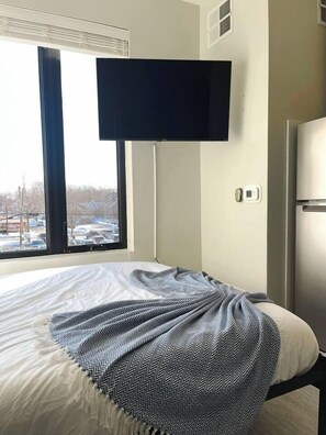 Bureau, fer et planche à repasser, Wi-Fi gratuit, draps fournis