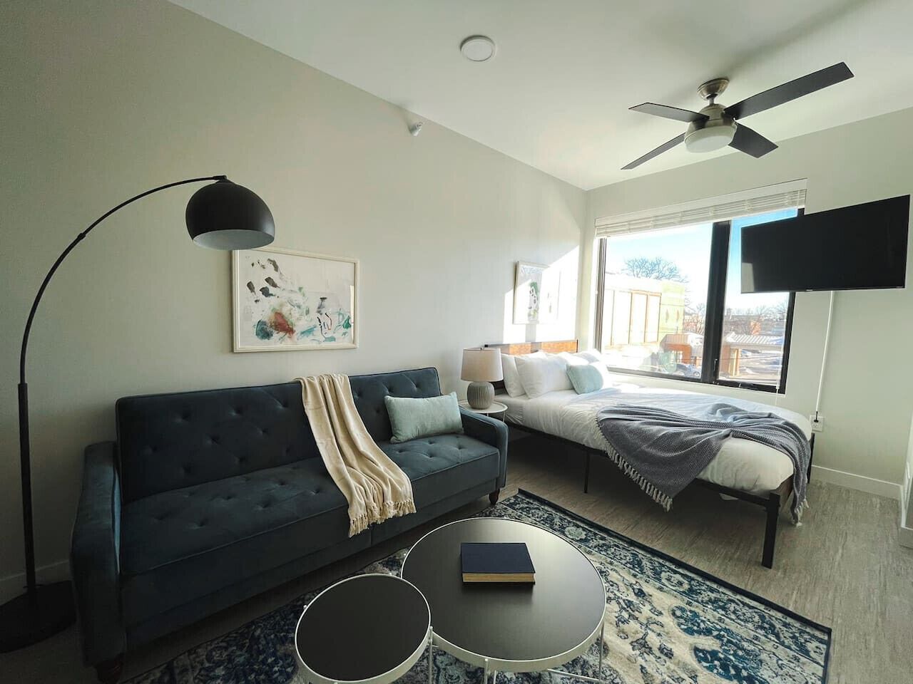 Bureau, fer et planche à repasser, Wi-Fi gratuit, draps fournis