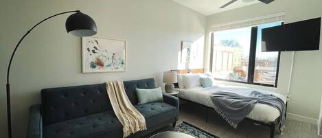 Bureau, fer et planche à repasser, Wi-Fi gratuit, draps fournis