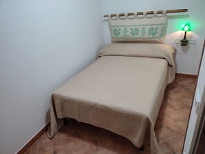 2 Schlafzimmer, Reisekinderbett