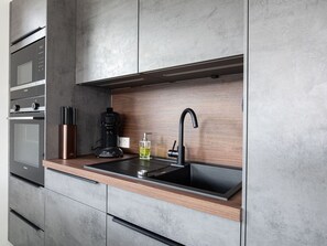 Microwave, oven, dishwasher - Beautiful apartment for 5 guests with WIFI, TV and balcony (Bremerhaven)