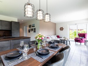 Dining - Lovely apartment for 11 guests with WIFI, TV and terrace (Bremerhaven)