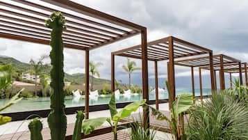 Seasonal outdoor pool, open 7:00 AM to 10:00 PM, free pool cabanas
