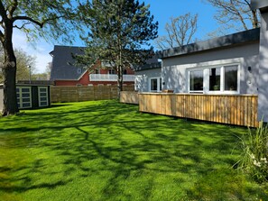 Exterior - "Strandvergnügen", 100 m to the dream beach, whole terrace bungalow with parking (Graal-Müritz)