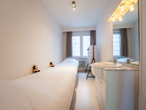 3 bedrooms, travel crib, free WiFi