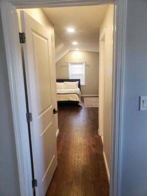 4 bedrooms, desk, free WiFi, bed sheets - ✔Beautiful Luxury Apartment ✔15 mi from American Dream Mall & Prudential Center. (Paterson)