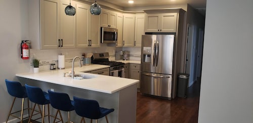 ✔Beautiful Luxury Apartment ✔15 mi from American Dream Mall & Prudential Center.