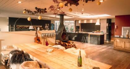 Schönes alleinstehendes Ferienhaus für 6 Leute mit Whirlpool, W-LAN, TV, Terrasse und Parkplatz