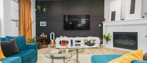 TV, lareira, videogames, aparelho de som