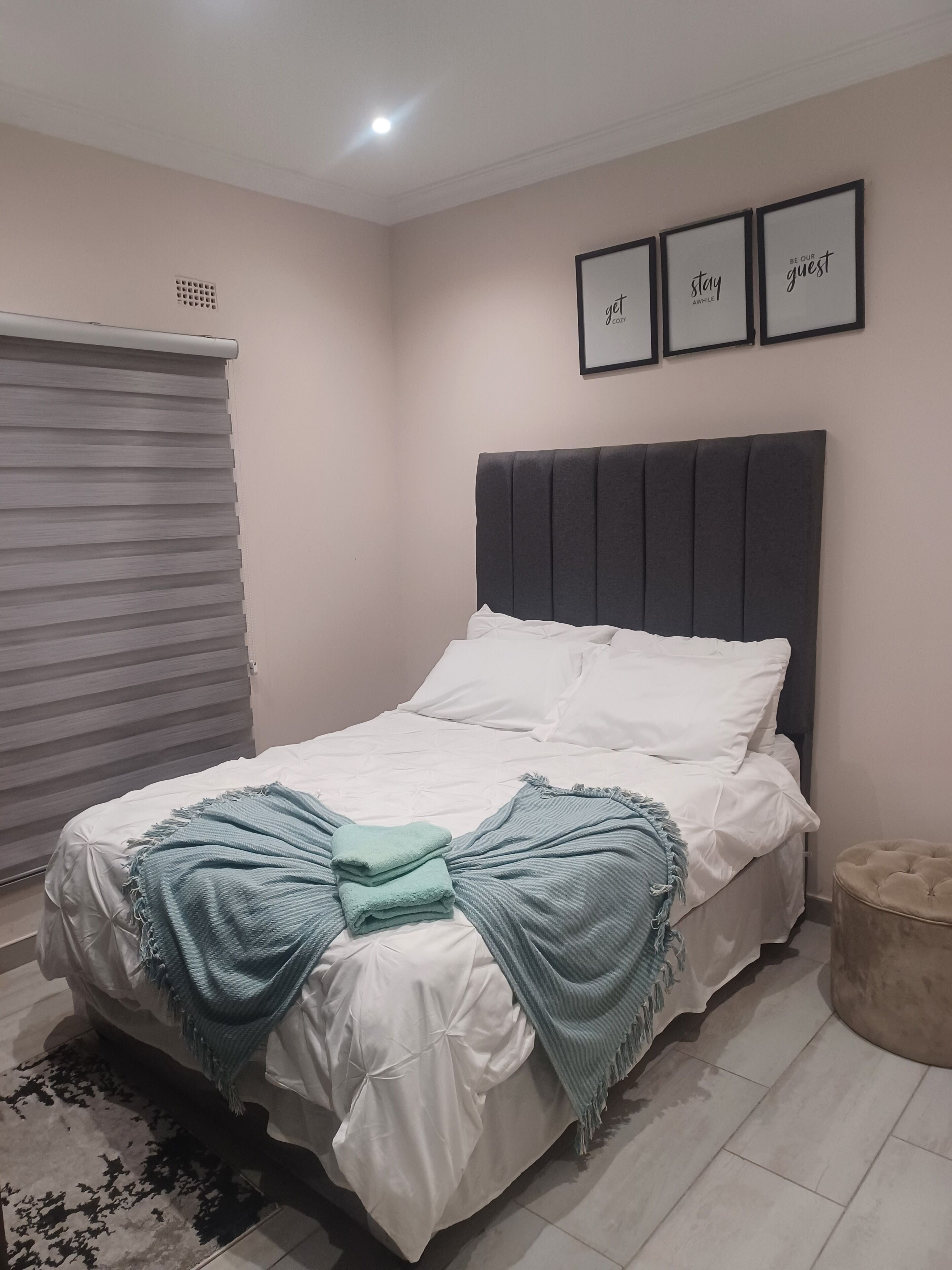 3 slaapkamers, een strijkplank/strijkijzer, wifi, beddengoed