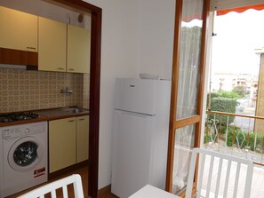 Microwave, highchair