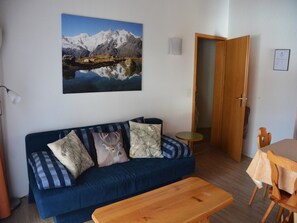 TV - Cosy apartment for 4 guests with WIFI, TV and balcony (Saas-fee)