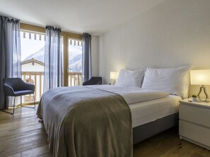 3 bedrooms, travel cot, free WiFi, bed sheets