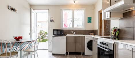 Microondas, horno, lavavajillas y tostadora