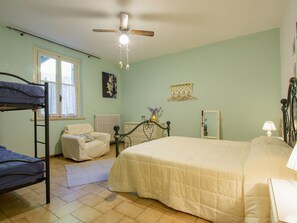 3 bedrooms, travel crib, free WiFi - Beautiful apartment for 10 people with private pool, WIFI, TV, patio and pets allowed (Larciano)