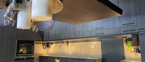 Fridge, oven, dishwasher, toaster