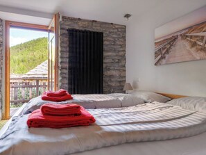 4 bedrooms, free WiFi, bed sheets - Lovely apartment for 8 guests with WIFI, TV and balcony (Saas-fee)