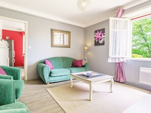 TV - Beautiful apartment for 4 guests with WIFI, TV, terrace and pets allowed (Saint-jean-de-luz)