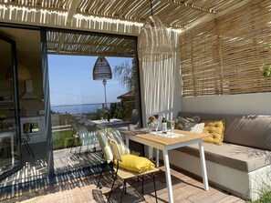 Outdoor dining - Lovely apartment for 4 guests with A/C, WIFI, TV and terrace (Costarainera)