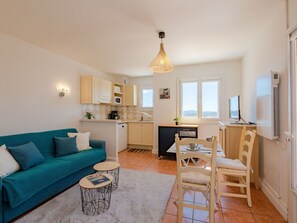 TV - Nice apartment for 2 people with pool, WIFI, TV and balcony (Roquebrune-sur-argens)