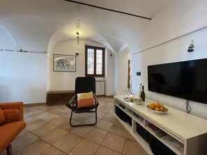 Télévision, cheminée