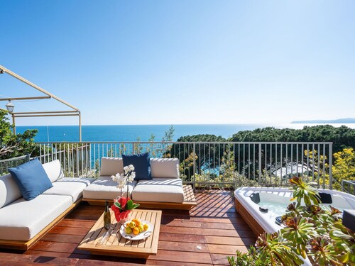 Angenehme Wohnung mit Whirlpool, Klimaanlage,  W-LAN, TV, Terrasse und Haustiere erlaubt