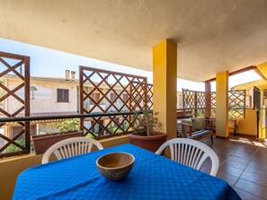 Outdoor dining - Nice apartment for 4 guests with A/C, WIFI, TV and terrace (Villasimius)