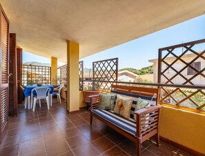 Outdoor dining - Nice apartment for 4 guests with A/C, WIFI, TV and terrace (Villasimius)