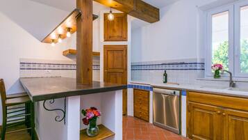 Forno, lavastoviglie, tostapane, seggiolone