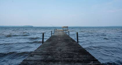 Rustic Shack on the magnificent Fence Lake!