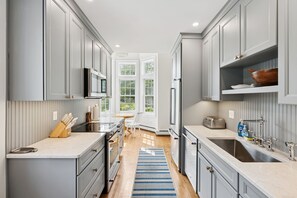 Fridge, microwave, oven, stovetop - Hot Tub! Walk to Dock Square and Gooch's Beach! (Kennebunk)