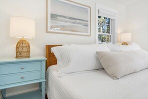 3 bedrooms, desk, iron/ironing board, travel crib - Hot Tub! Walk to Dock Square and Gooch's Beach! (Kennebunk)