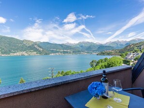Outdoor dining - Lovely apartment for 4 guests with WIFI, A/C, TV, balcony and panoramic view (Dorio)