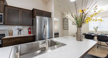 Contemporary Business Luxury, Professional travelers, Accessible, Fast Wi-Fi
