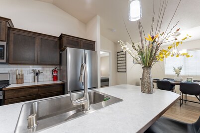 3 King Beds • Luxury Quiet Stay • Modern & Clean Near Spokane Airport & Casino