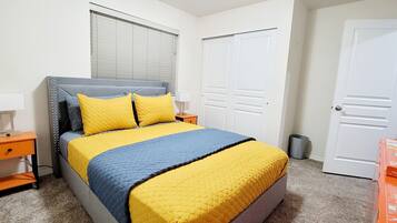 3 makuuhuonetta, työpöytä, silitysrauta/-lauta, ilmainen Wi-Fi