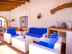 Interior - Beautiful private villa for 8 people with WIFI, private pool, A/C, TV and patio (Teulada)