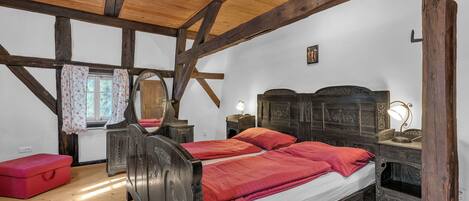 5 dormitoris, un bressol de viatge i wifi gratuïta