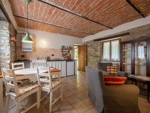 Dining - Lovely apartment for 2 guests with pool, WIFI and TV (Monastero Bormida)