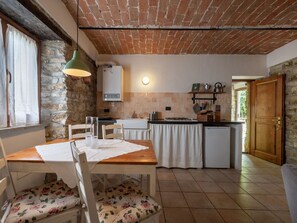 High chair, dining tables - Lovely apartment for 2 guests with pool, WIFI and TV (Monastero Bormida)