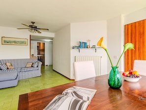 Interior - Lovely apartment for 5 guests with pool, WIFI, TV, balcony and pets allowed (Monvalle)